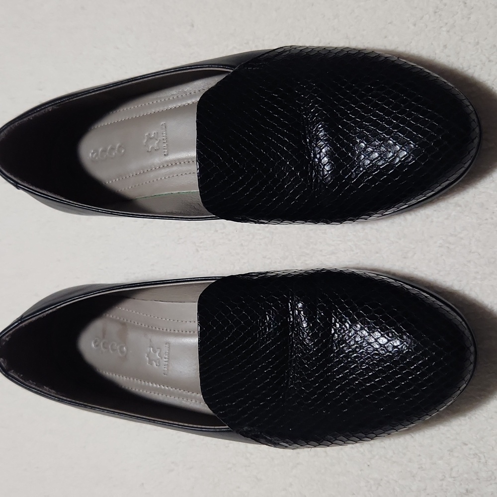 ECCO  WOMEN'S BLACK LOAFERS SIZE 39. - Picture 2 of 14